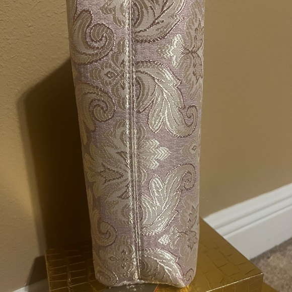 Vince Camuto Pink and Gold Embossed Cosmetics Bag NWT - Picture 9 of 10